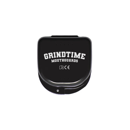 GT Aufbewahrungsbox Schwarz für Mundschutz, mit GrindTime Mouthguards Logo, von oben fotografiert