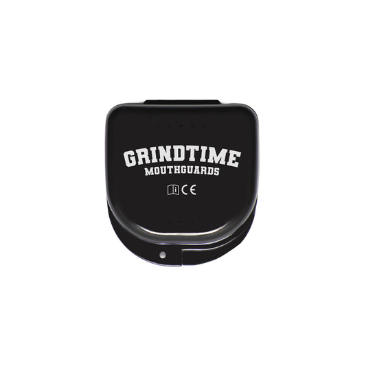 GT Aufbewahrungsbox Schwarz für Mundschutz, mit GrindTime Mouthguards Logo, von oben fotografiert